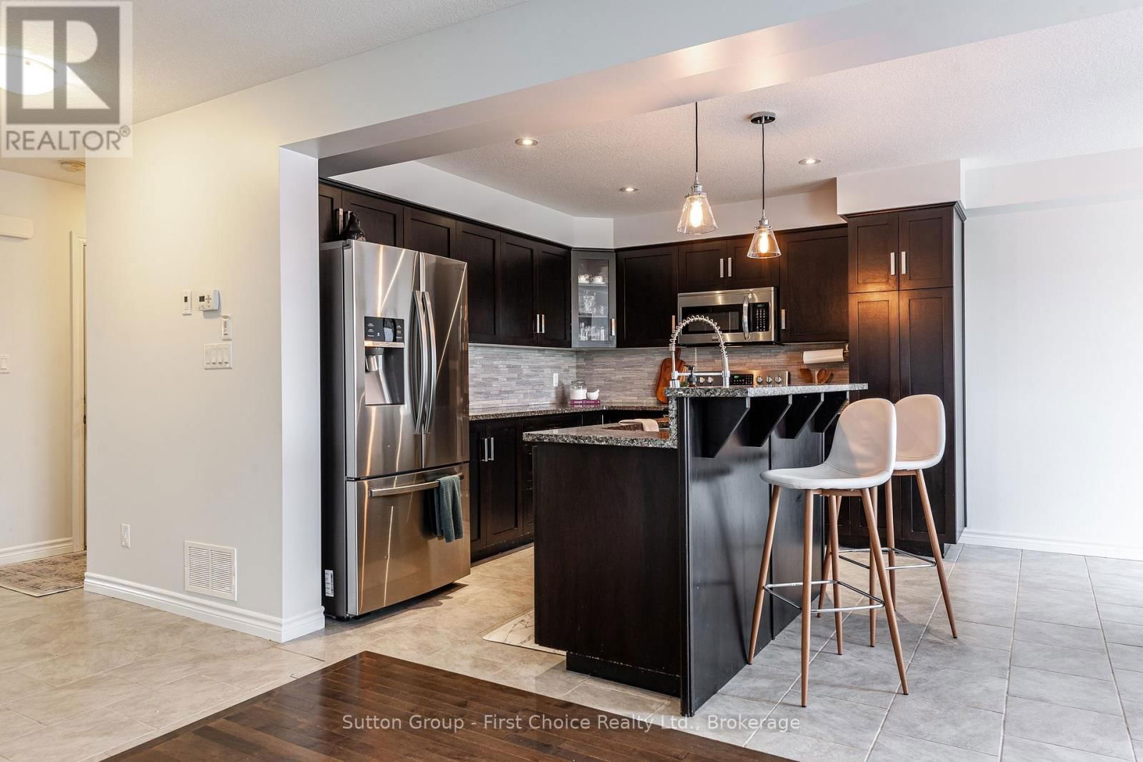 566 FORMAN AVENUE Image 14