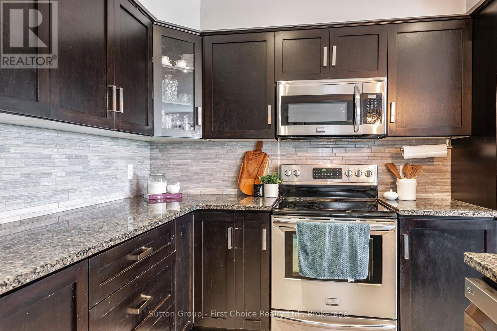 566 FORMAN AVENUE Image 16