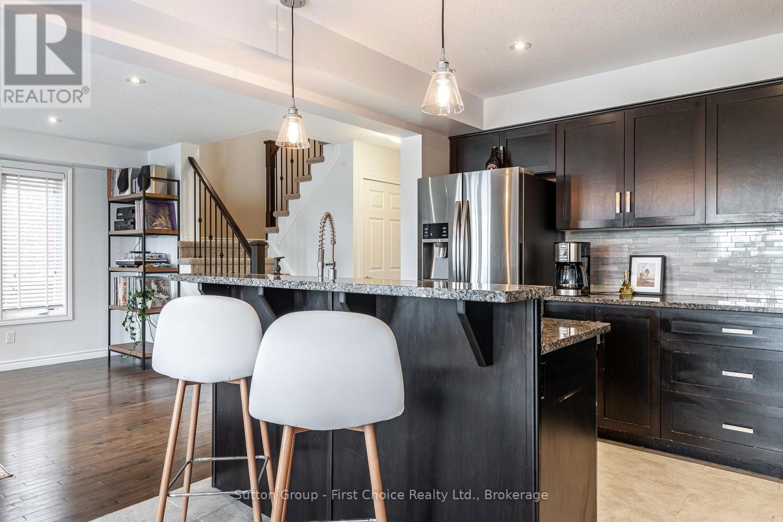 566 FORMAN AVENUE Image 19