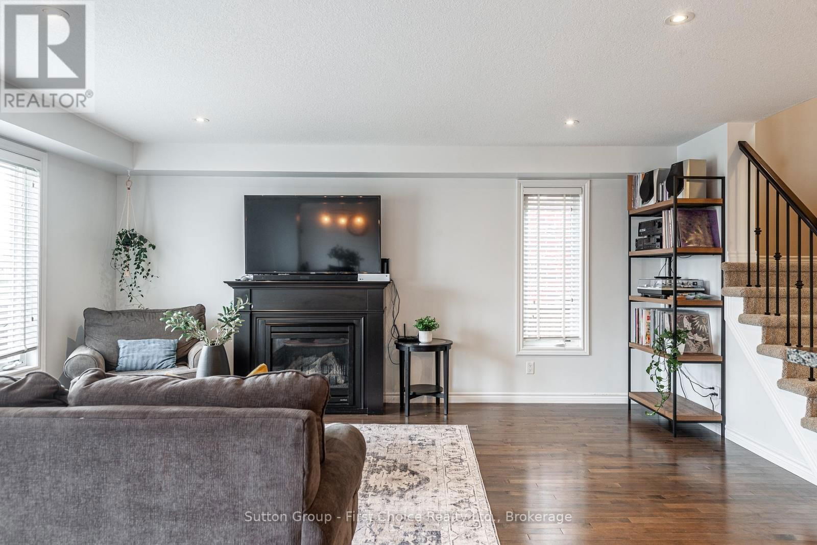 566 FORMAN AVENUE Image 22
