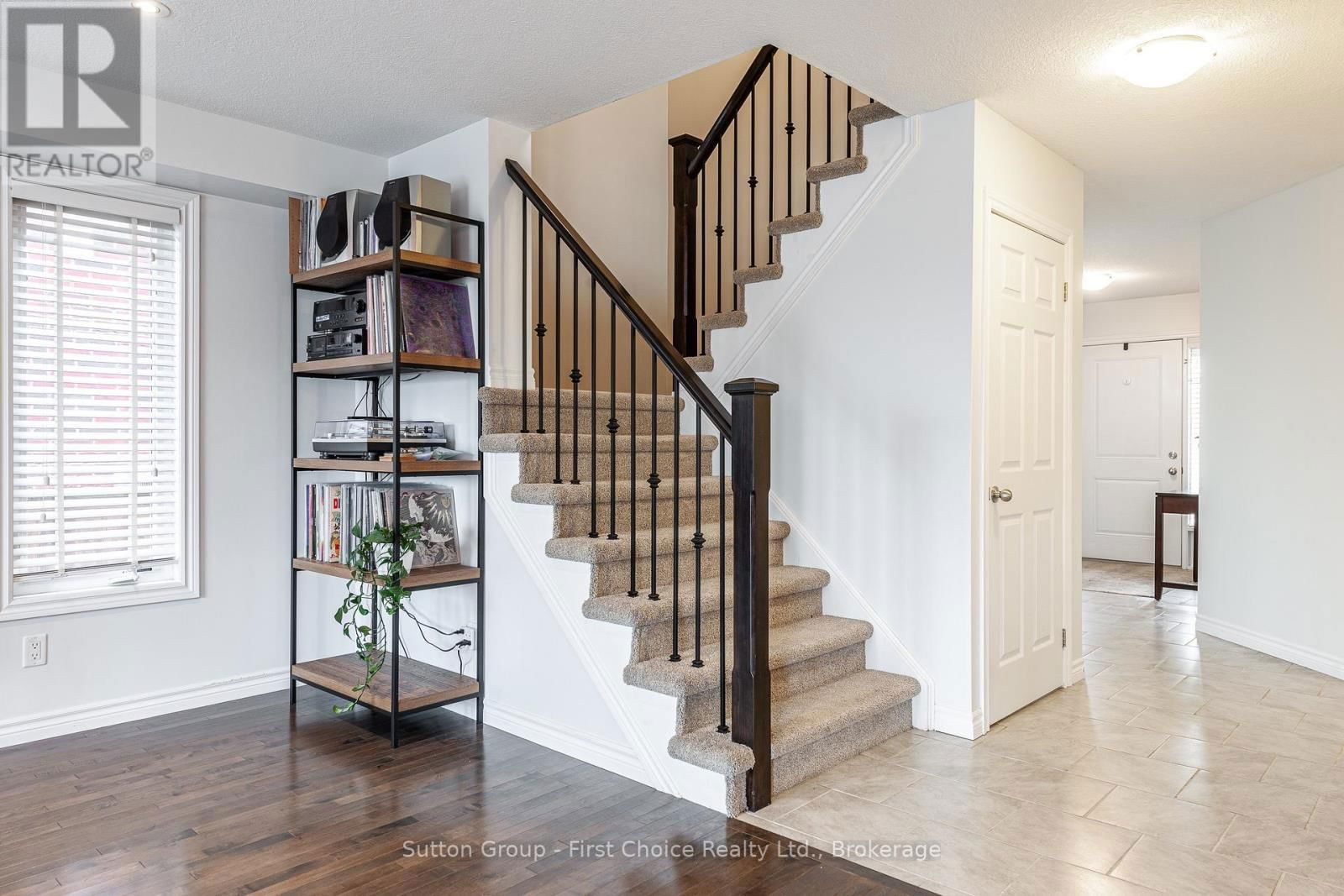 566 FORMAN AVENUE Image 23