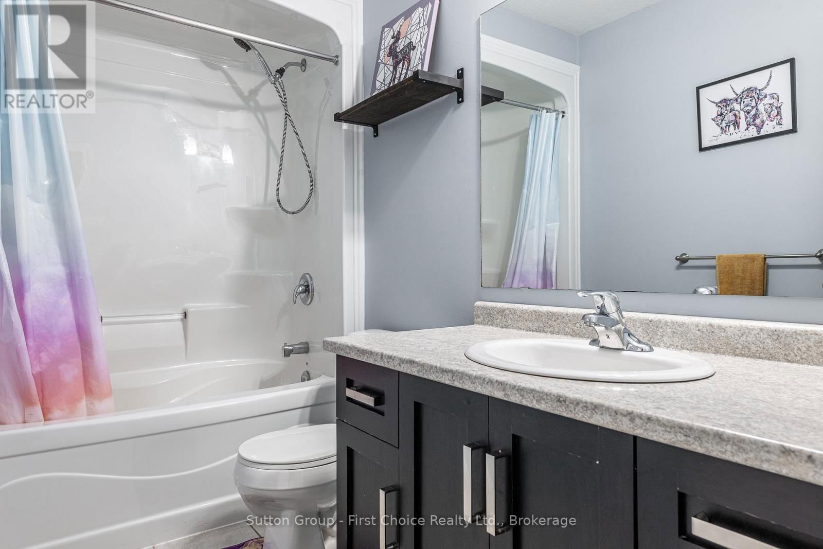 566 FORMAN AVENUE Image 29