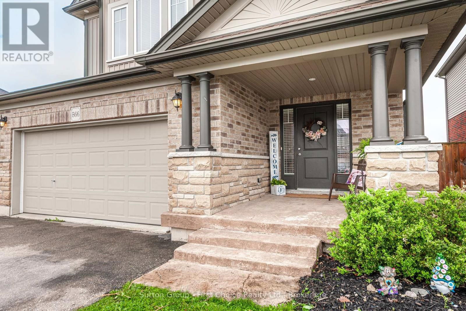 566 FORMAN AVENUE Image 3