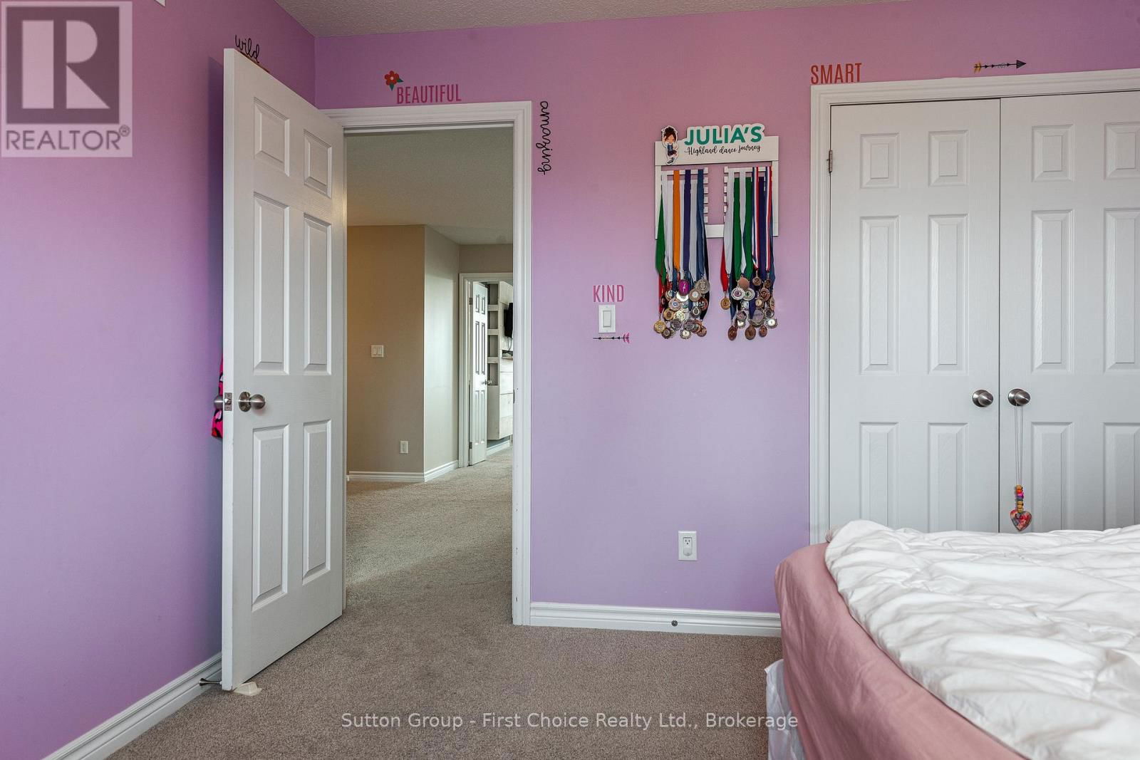 566 FORMAN AVENUE Image 31
