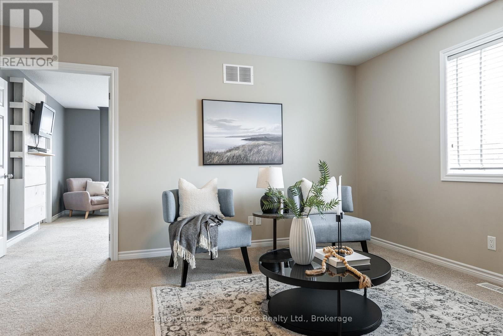 566 FORMAN AVENUE Image 32