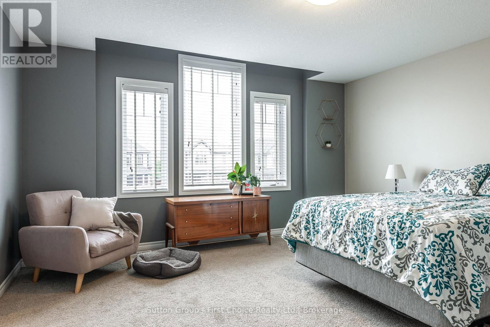 566 FORMAN AVENUE Image 34