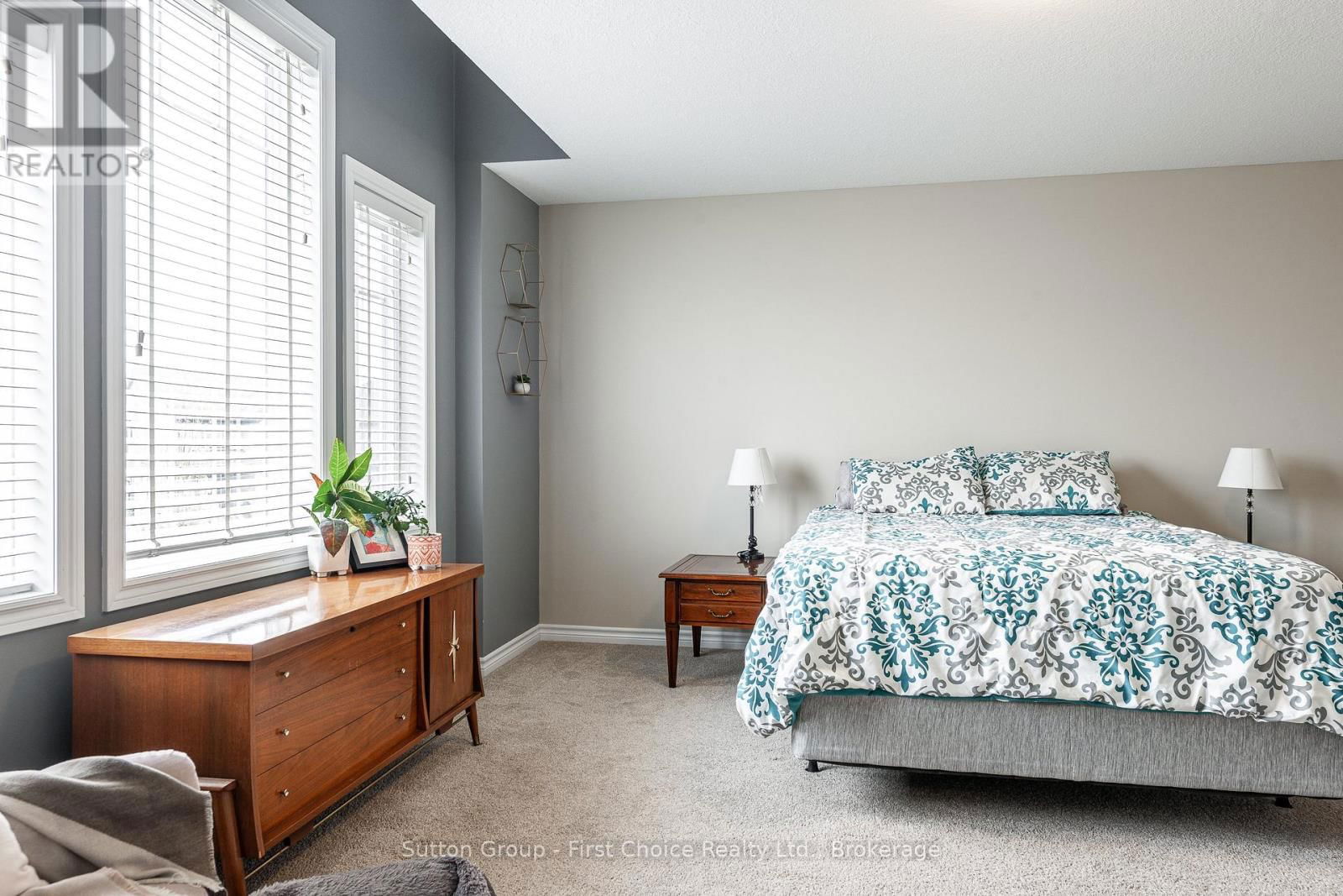 566 FORMAN AVENUE Image 37