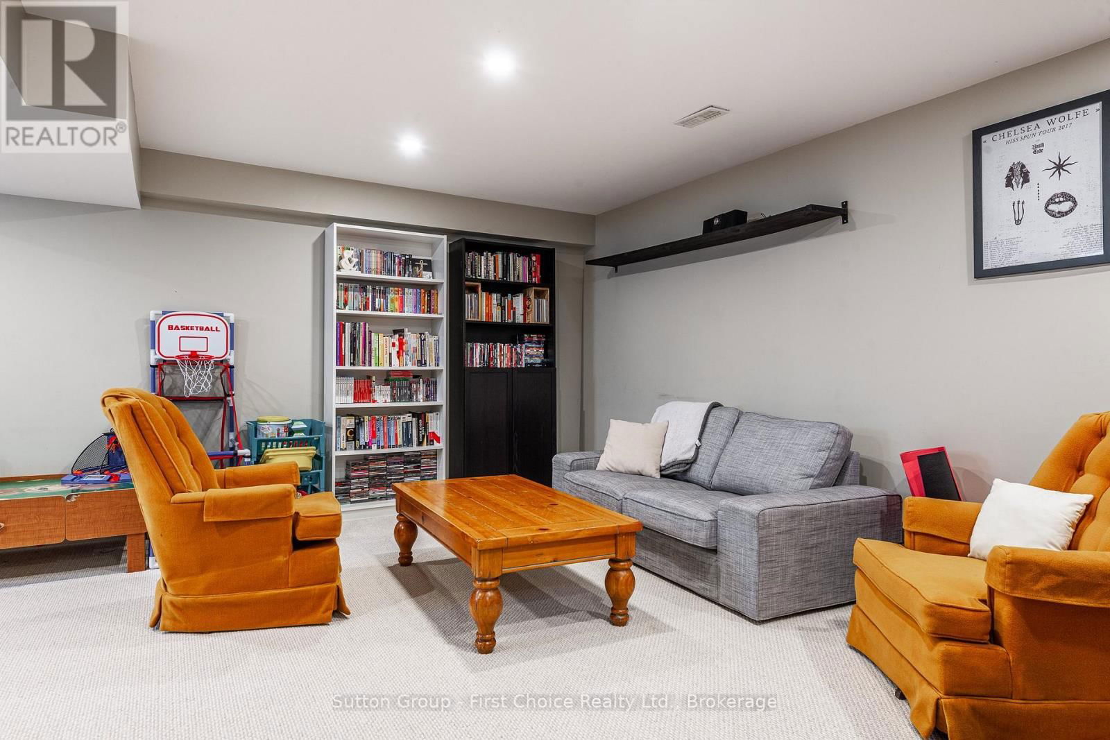 566 FORMAN AVENUE Image 40