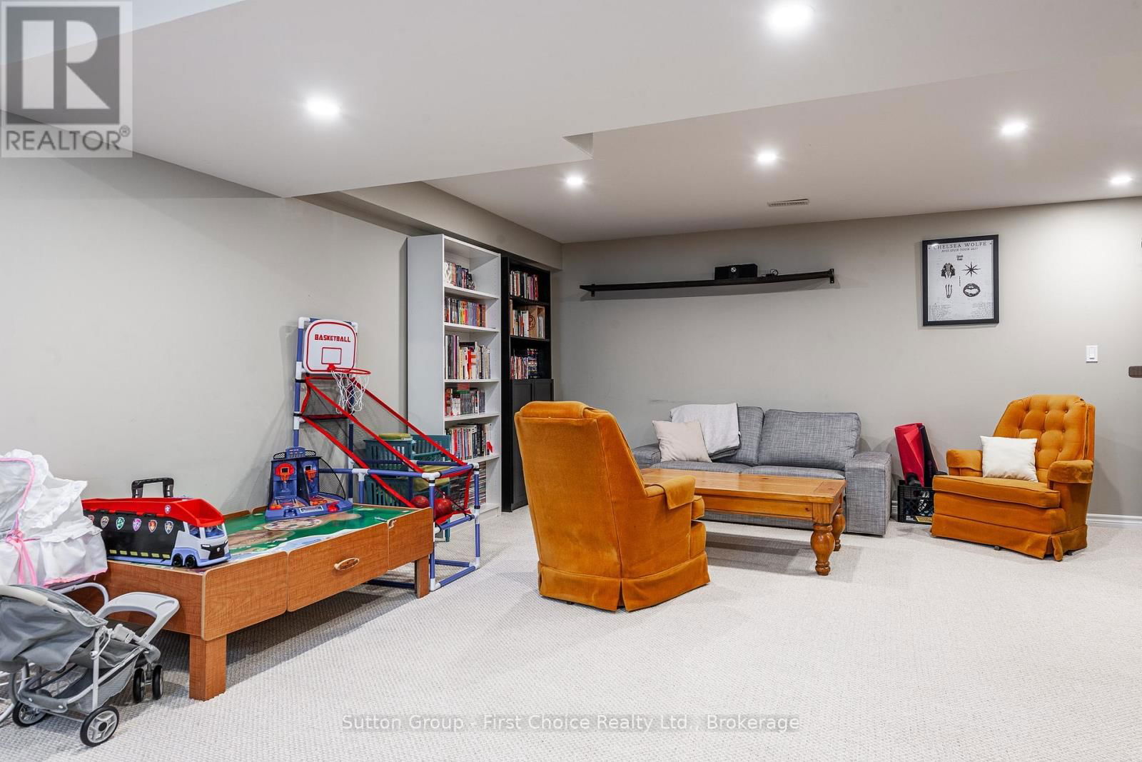 566 FORMAN AVENUE Image 43