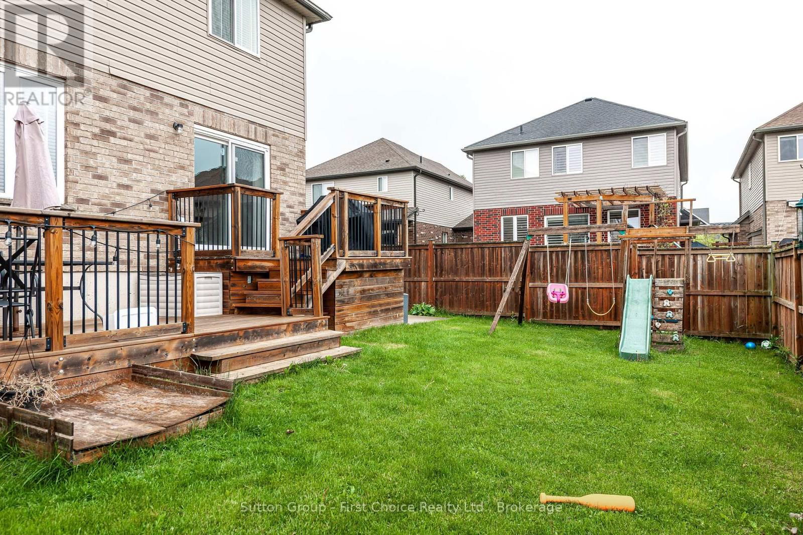 566 FORMAN AVENUE Image 44