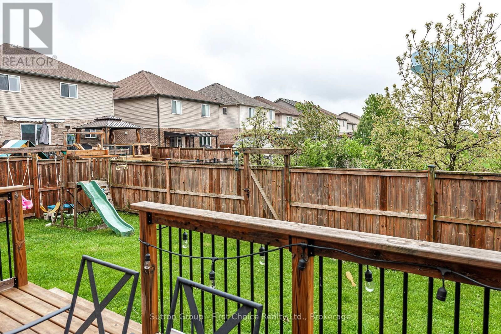 566 FORMAN AVENUE Image 45