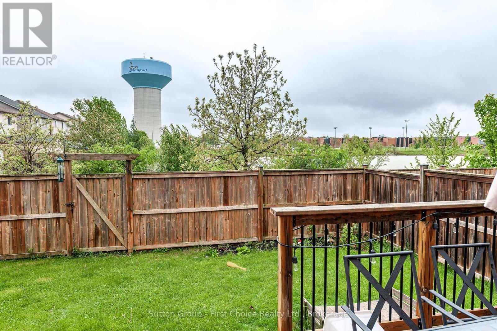 566 FORMAN AVENUE Image 46