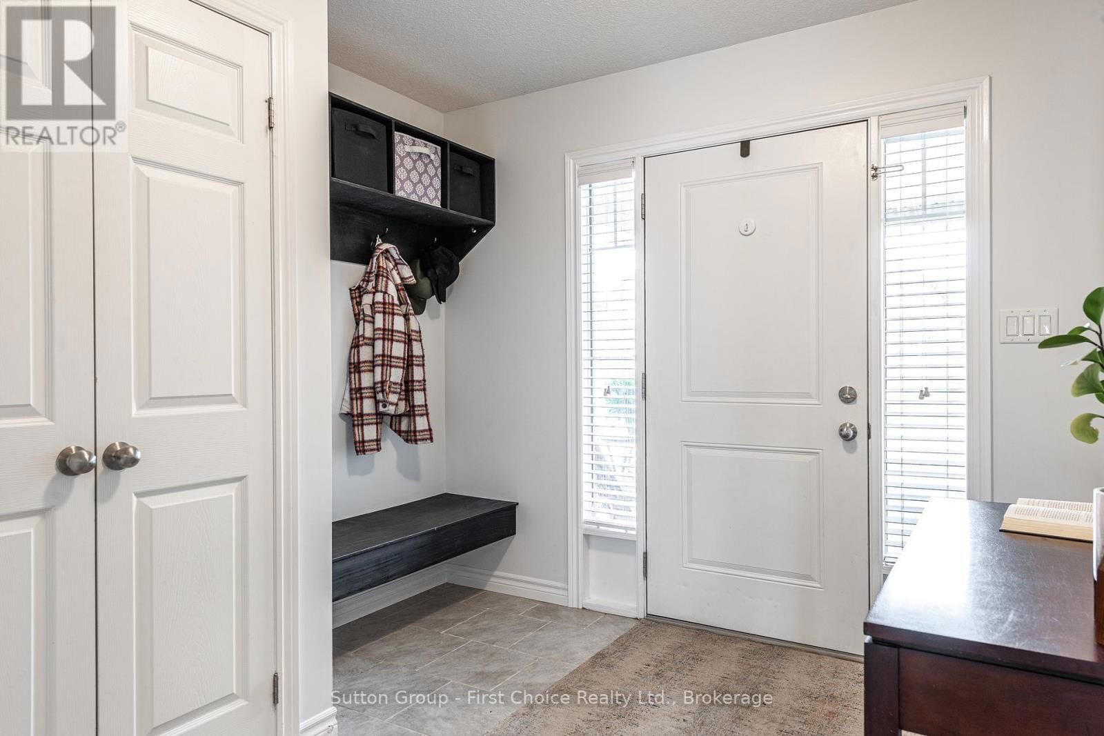 566 FORMAN AVENUE Image 5
