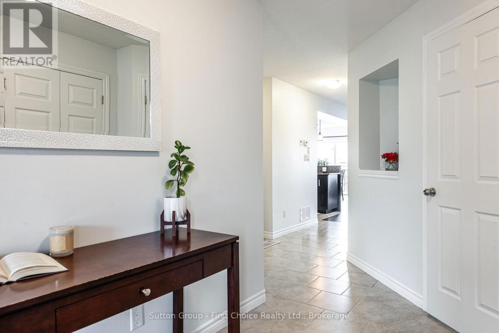 566 FORMAN AVENUE Image 7