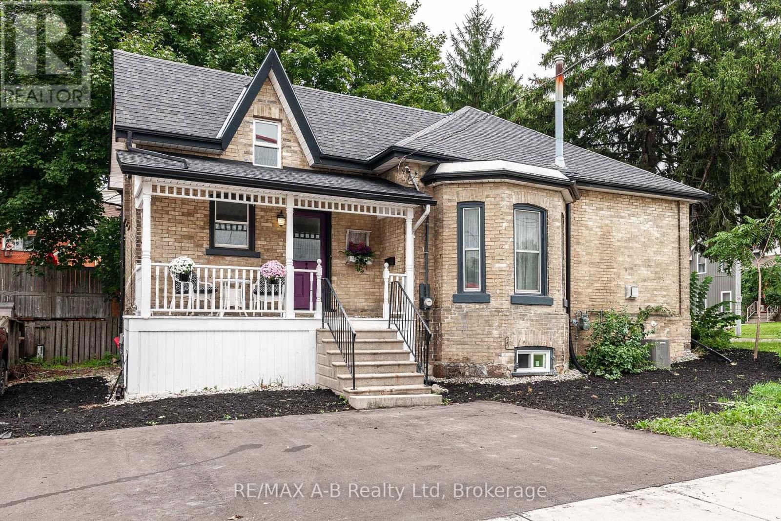 246 WELLINGTON STREET Image 1