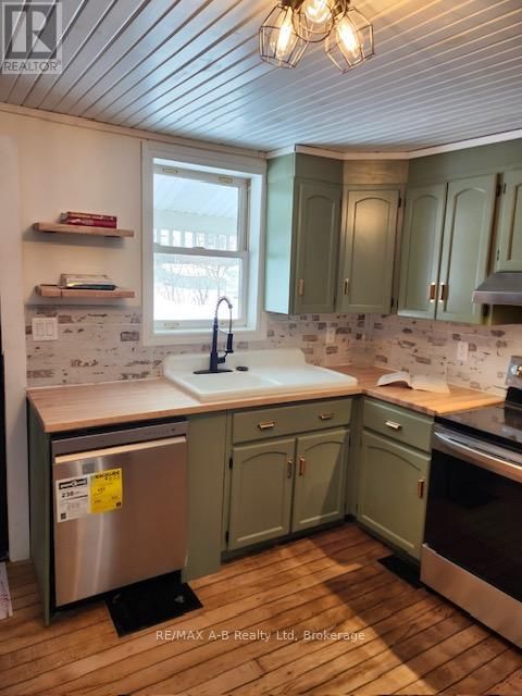 246 WELLINGTON STREET Image 10