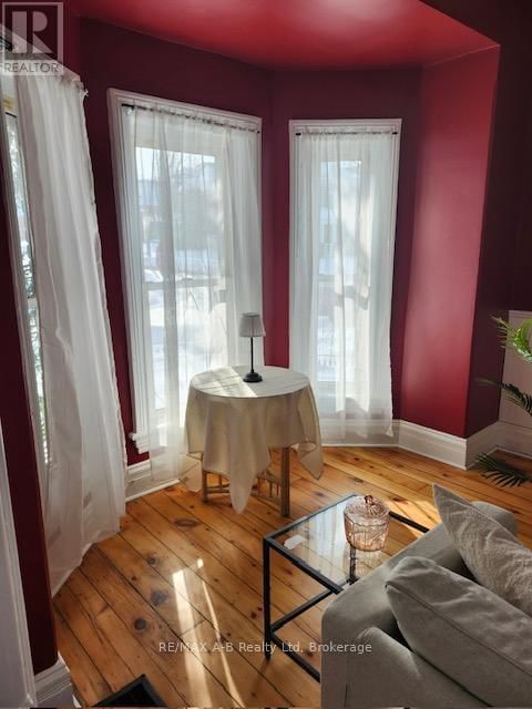 246 WELLINGTON STREET Image 22