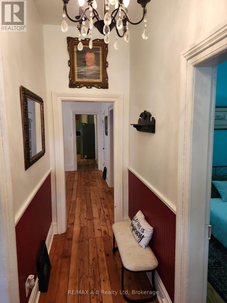 246 WELLINGTON STREET Image 31