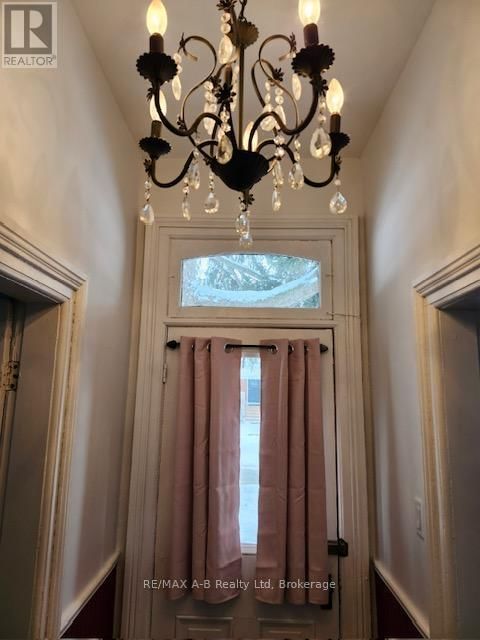 246 WELLINGTON STREET Image 32