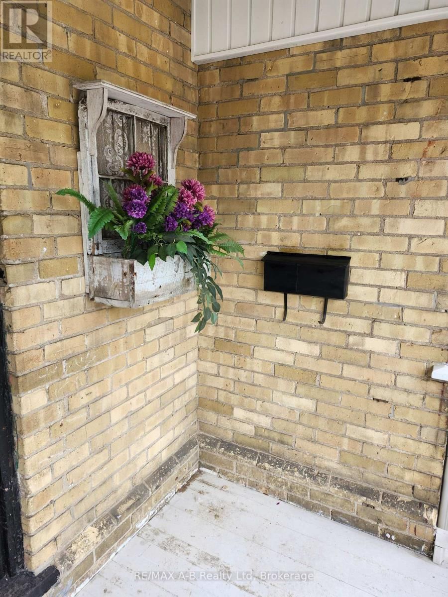 246 WELLINGTON STREET Image 5