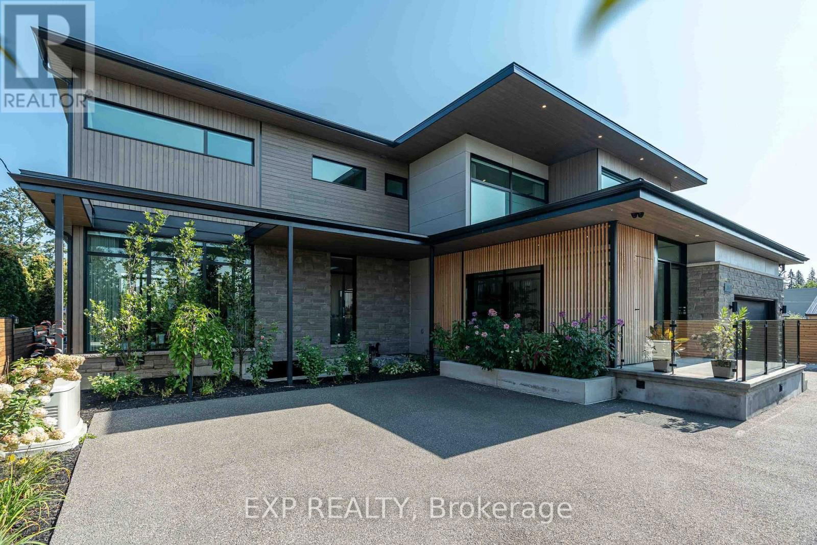 1979 PRINCE OF WALES DRIVE Image 1