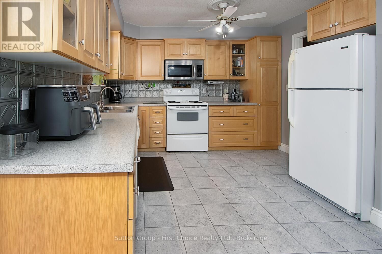 49 DEMILLE STREET Image 11