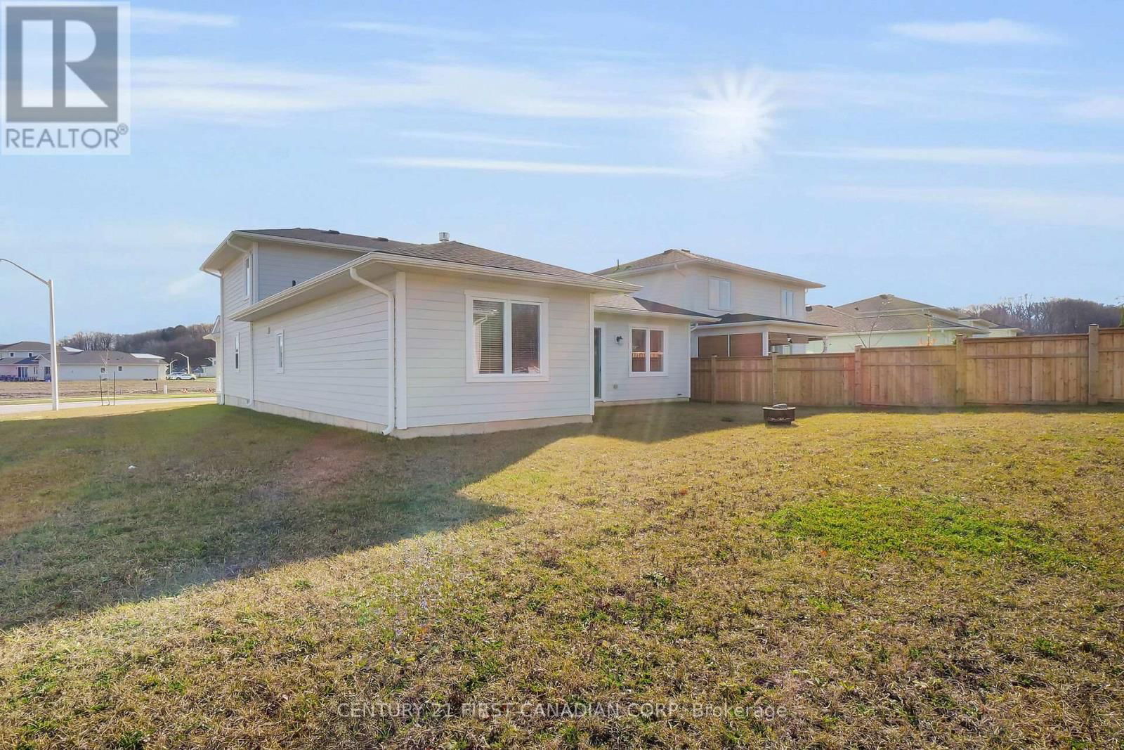 403 BREAKWATER BOULEVARD Image 31