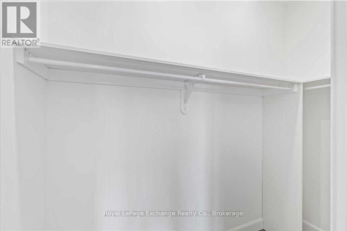 54 - 1071 WATERLOO STREET NORTH Image 15