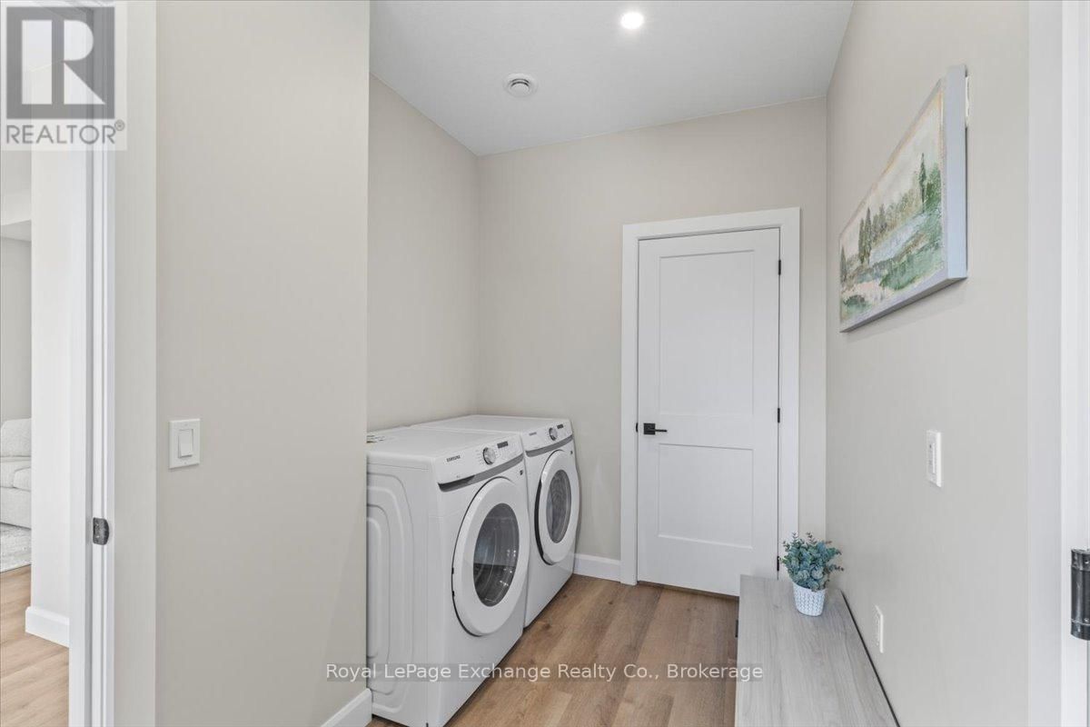 54 - 1071 WATERLOO STREET NORTH Image 21