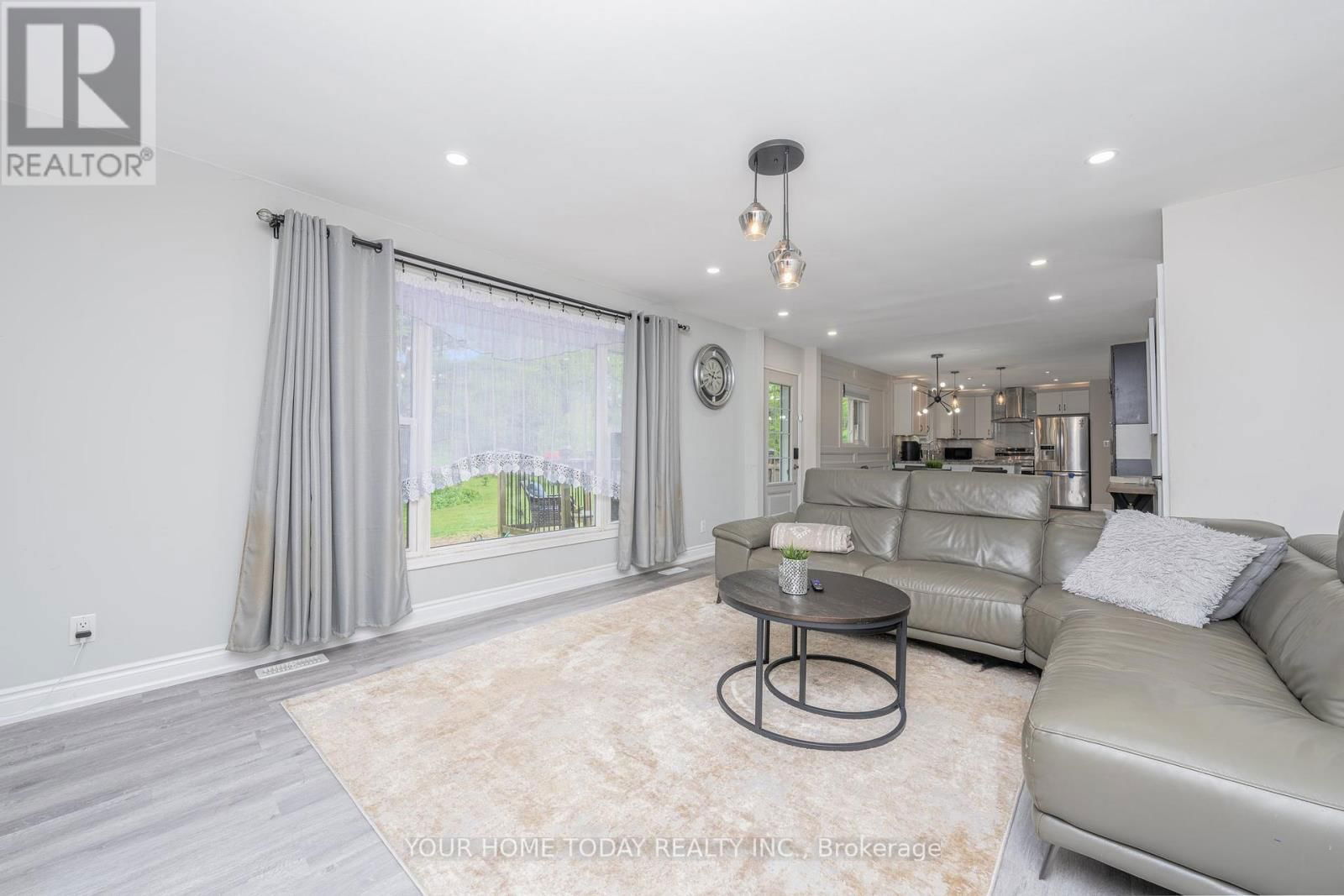 5946 FOURTH LINE Image 9