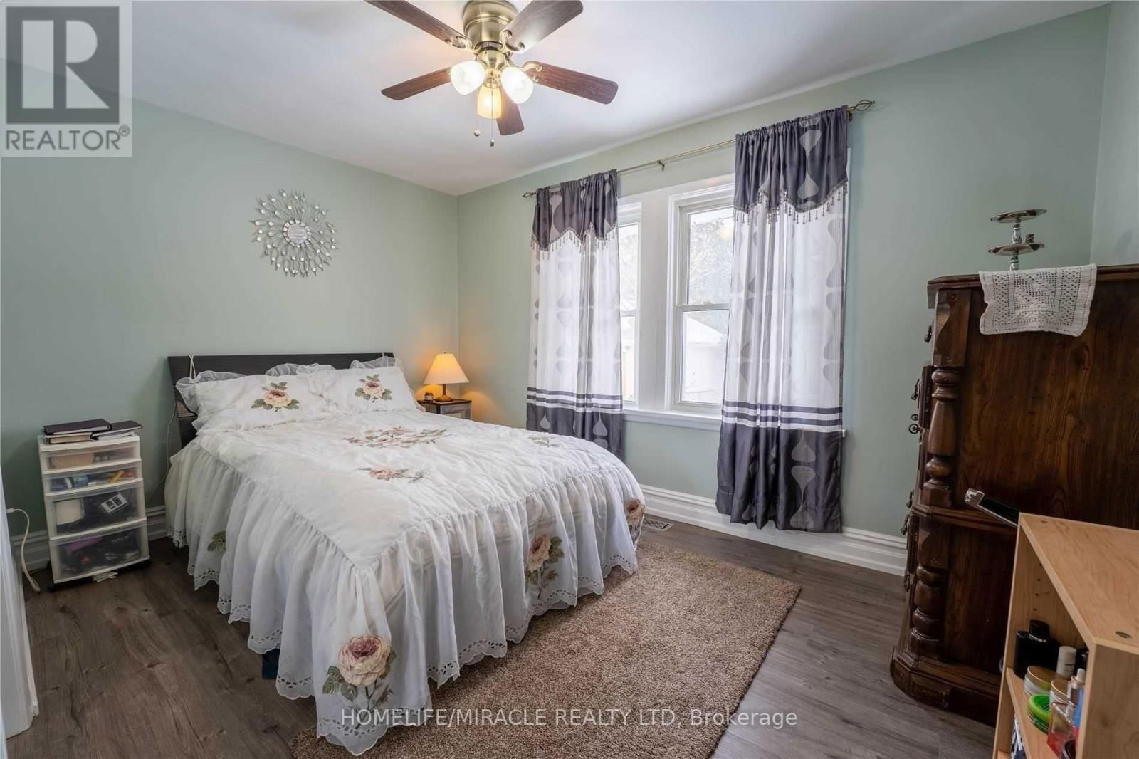 606 ROSS STREET Image 15