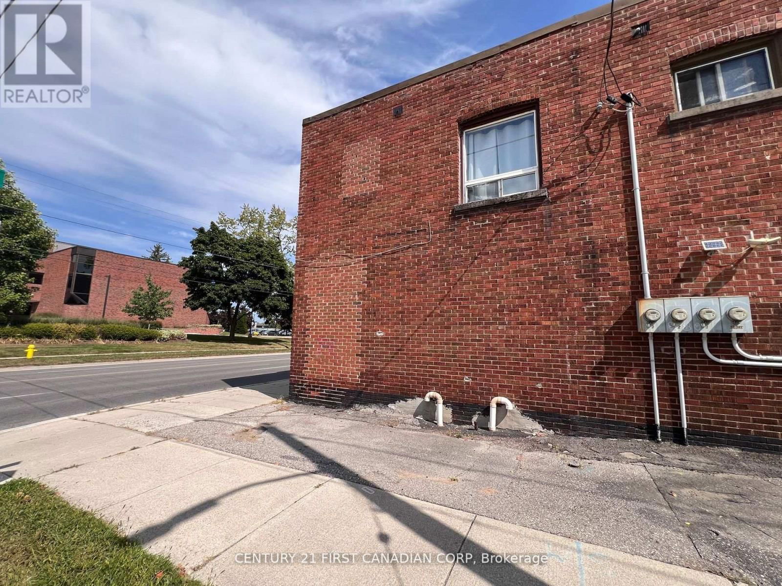 1267 DUNDAS STREET Image 10