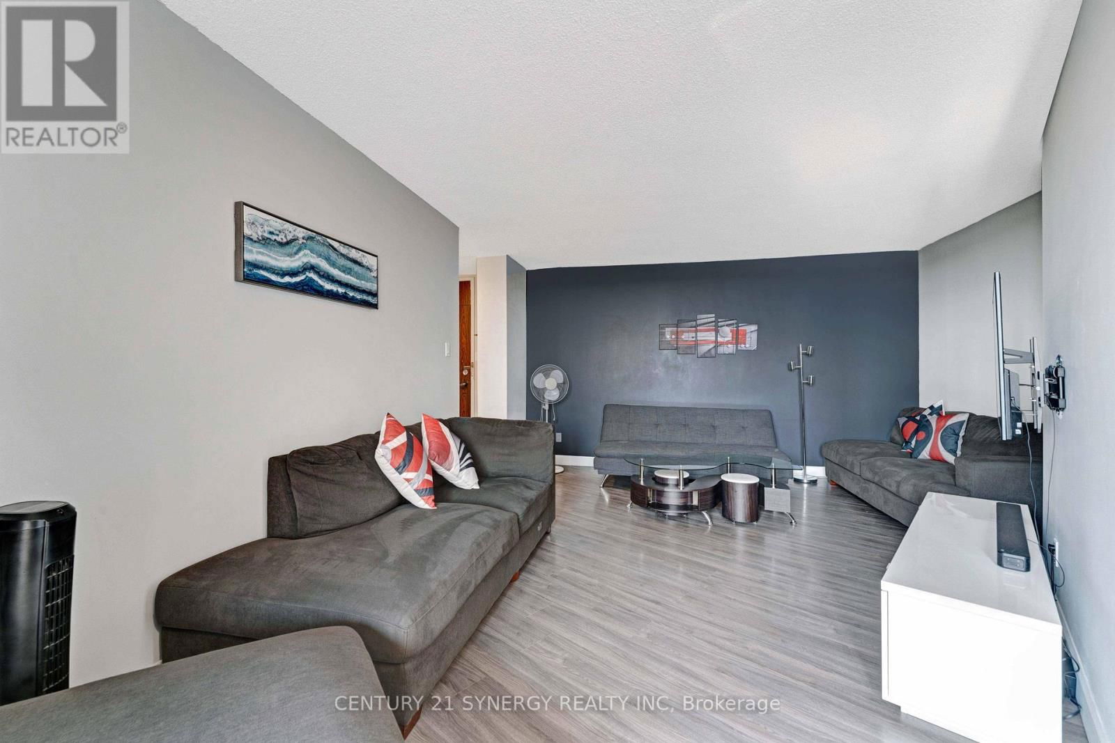 718 - 2000 JASMINE CRESCENT Image 7