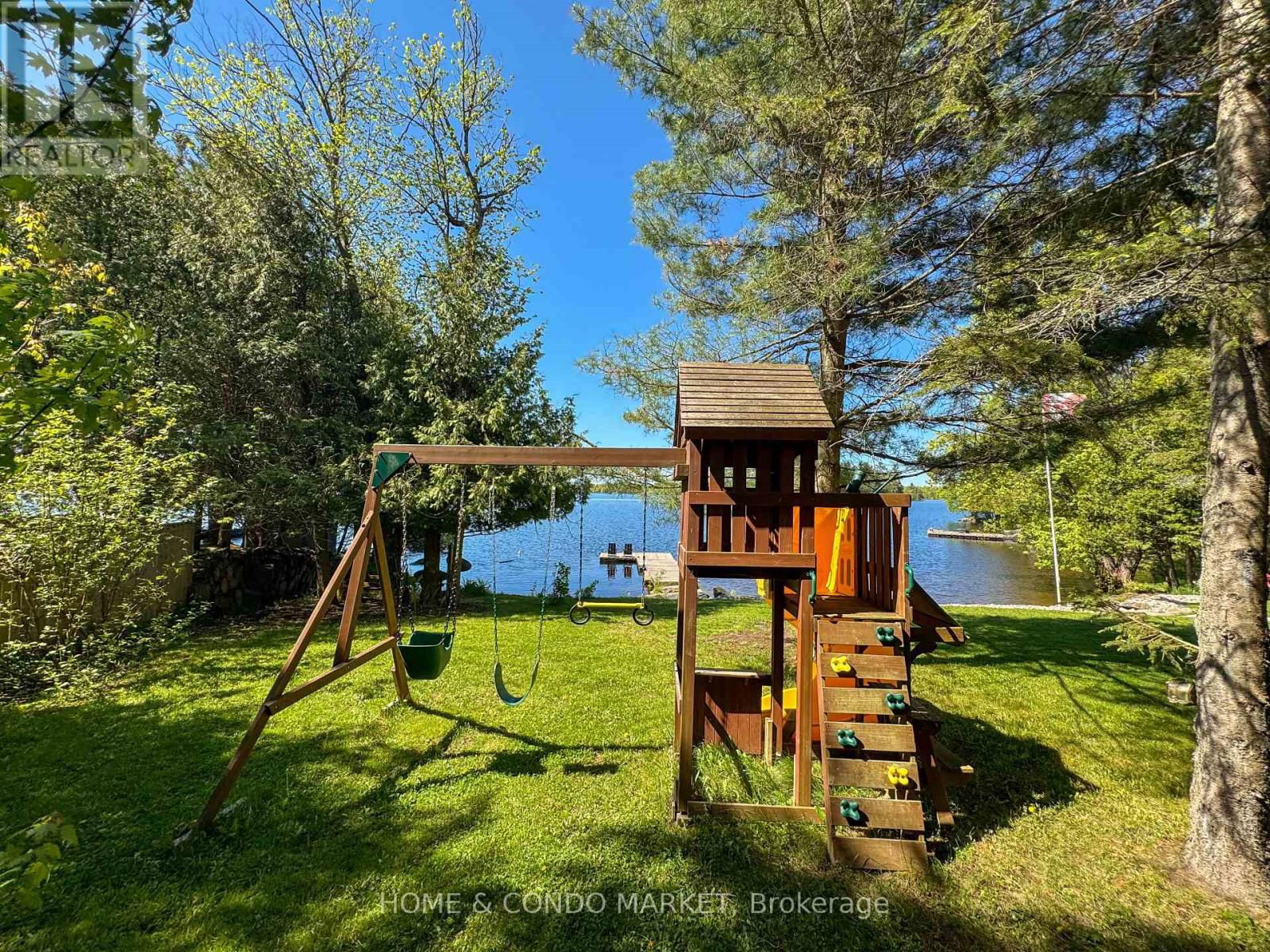 14 CHARLES AVENUE Image 39