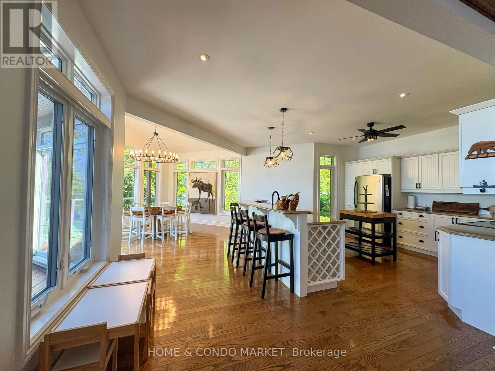 14 CHARLES AVENUE Image 8