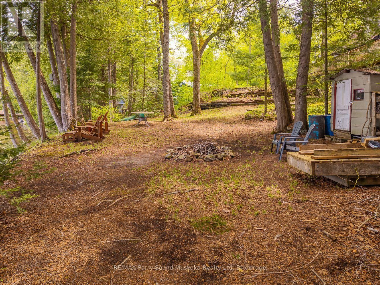 24 PINE GROVE Image 13