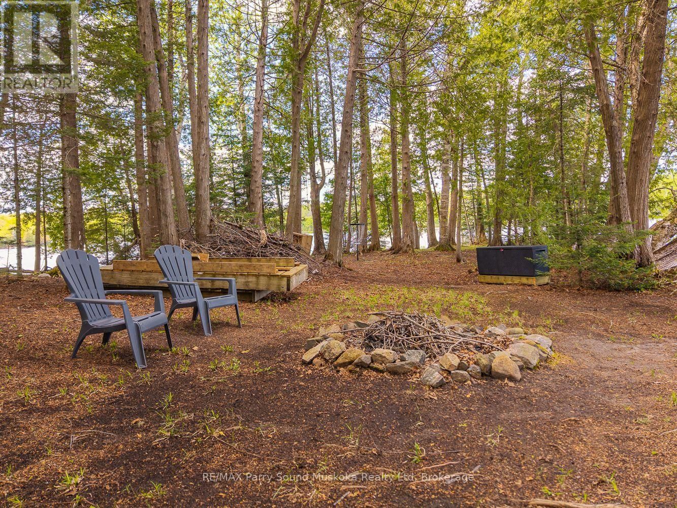 24 PINE GROVE Image 15