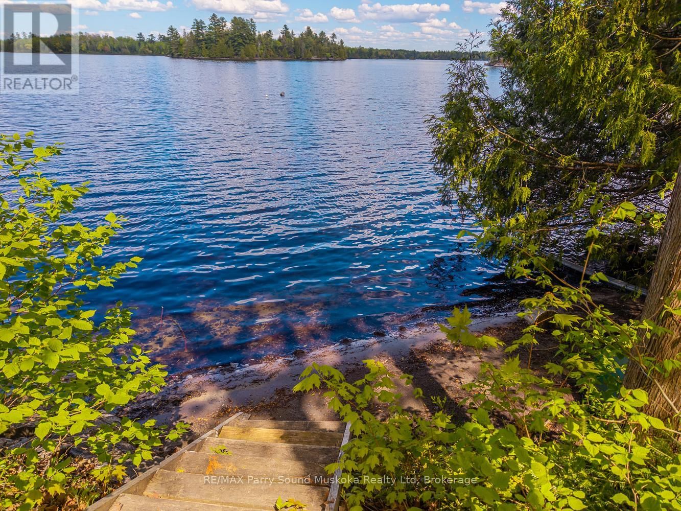 24 PINE GROVE Image 18