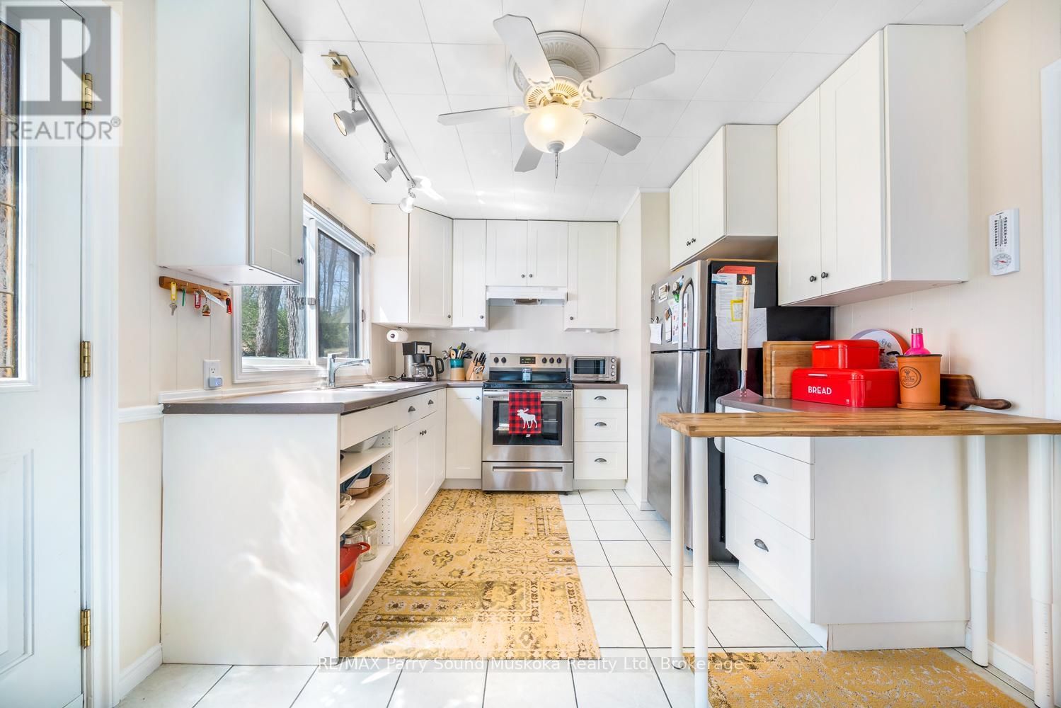 24 PINE GROVE Image 28