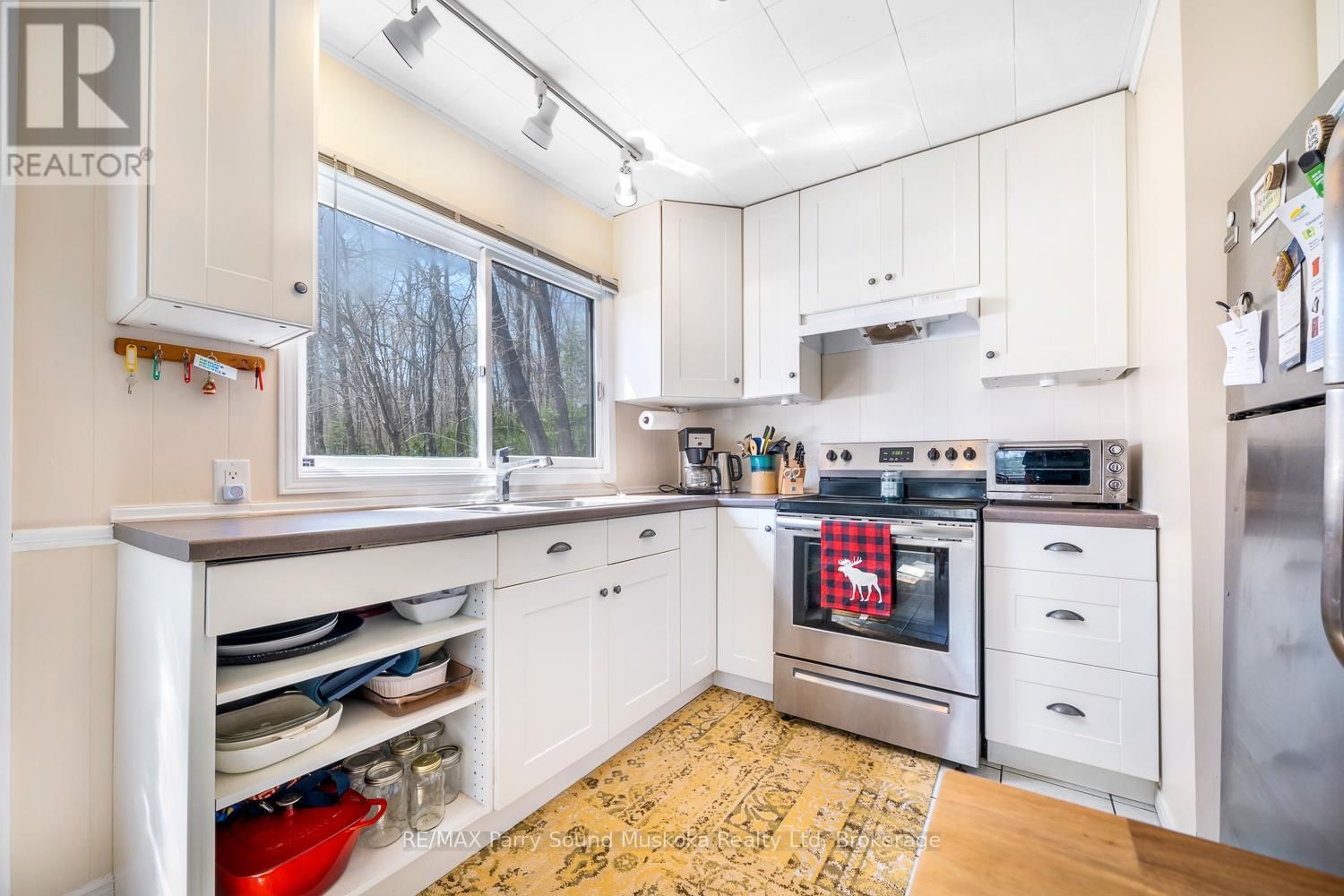 24 PINE GROVE Image 29