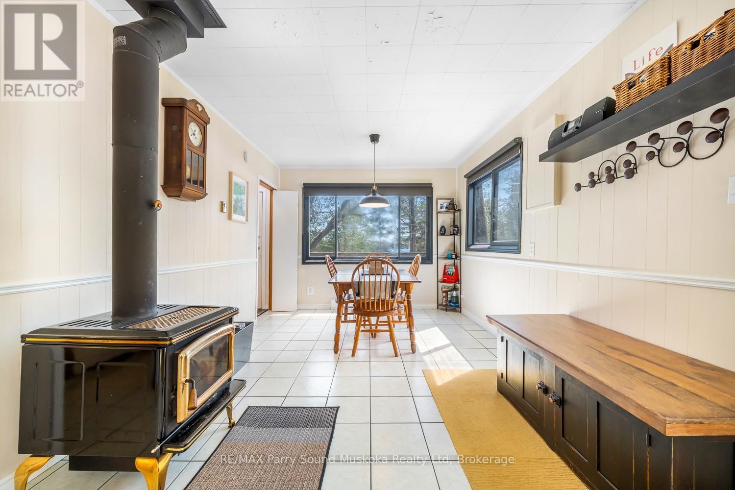 24 PINE GROVE Image 32