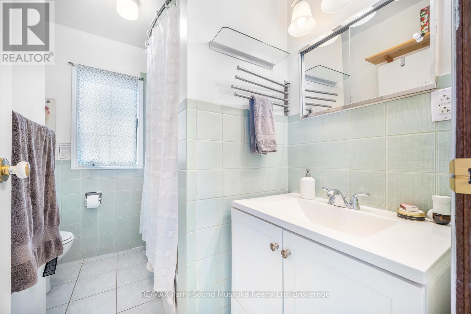 24 PINE GROVE Image 35