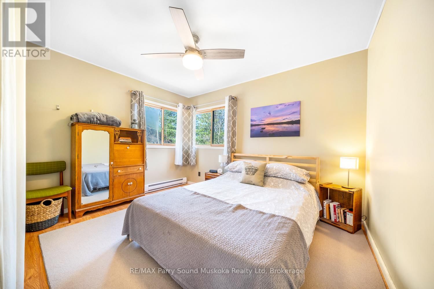24 PINE GROVE Image 36