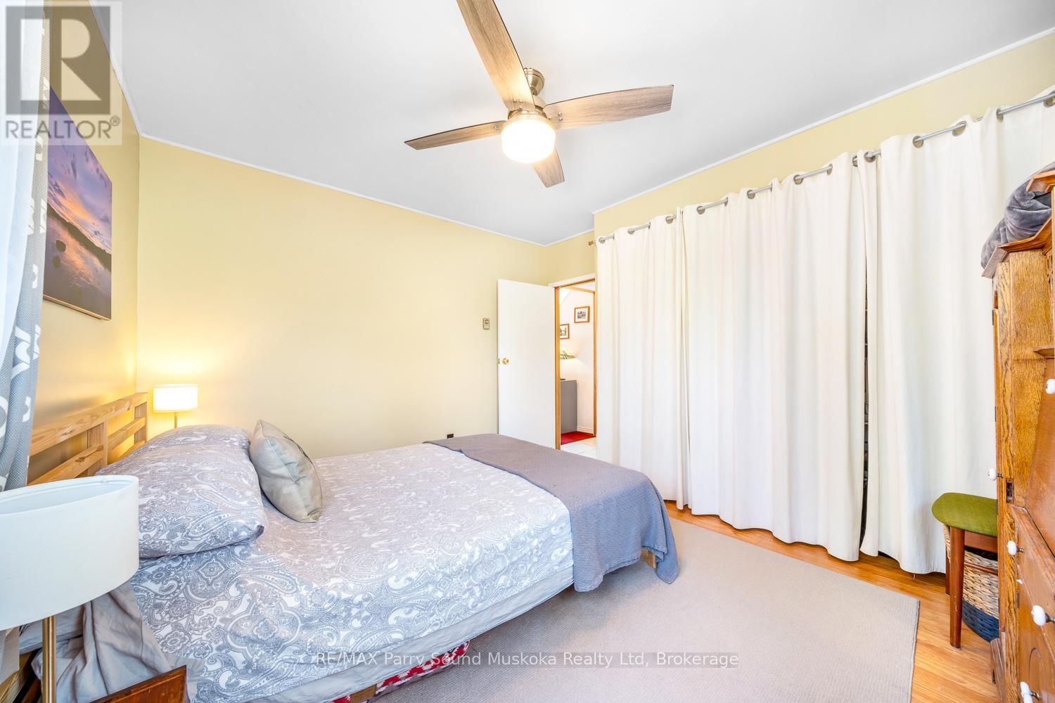 24 PINE GROVE Image 37