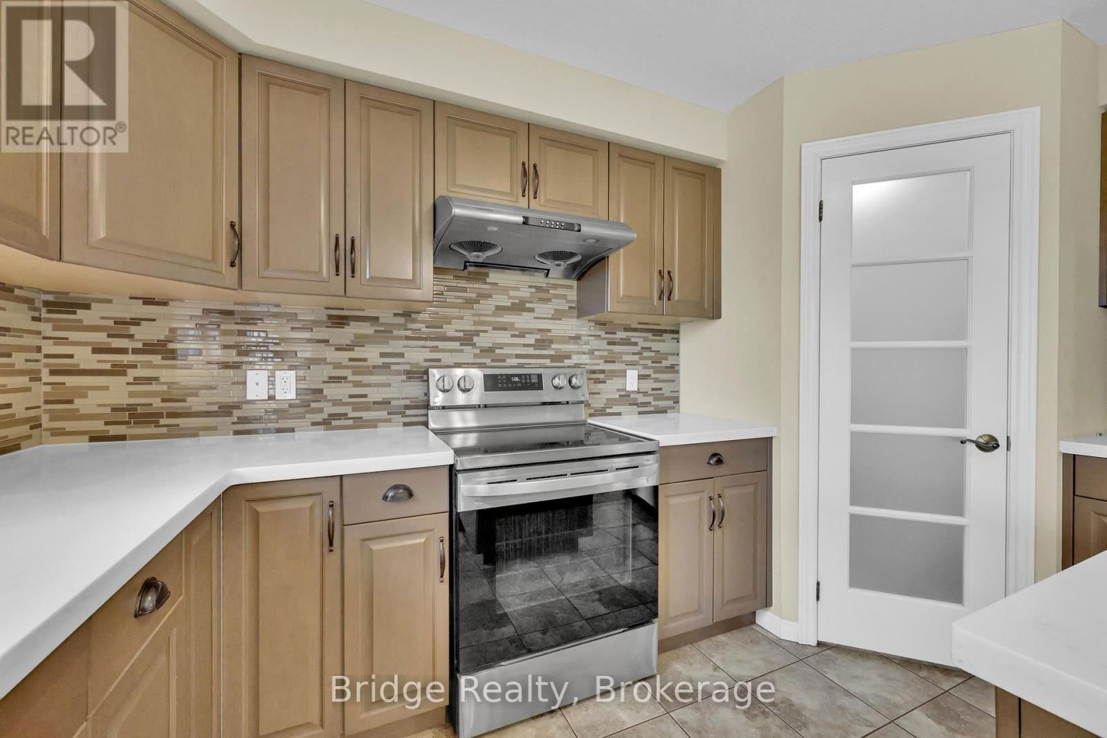 483 CHAMPLAIN AVENUE Image 11