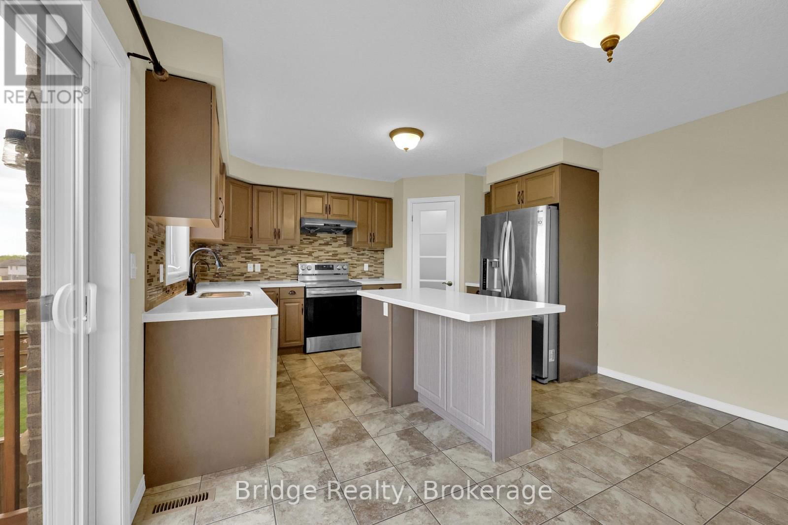 483 CHAMPLAIN AVENUE Image 13