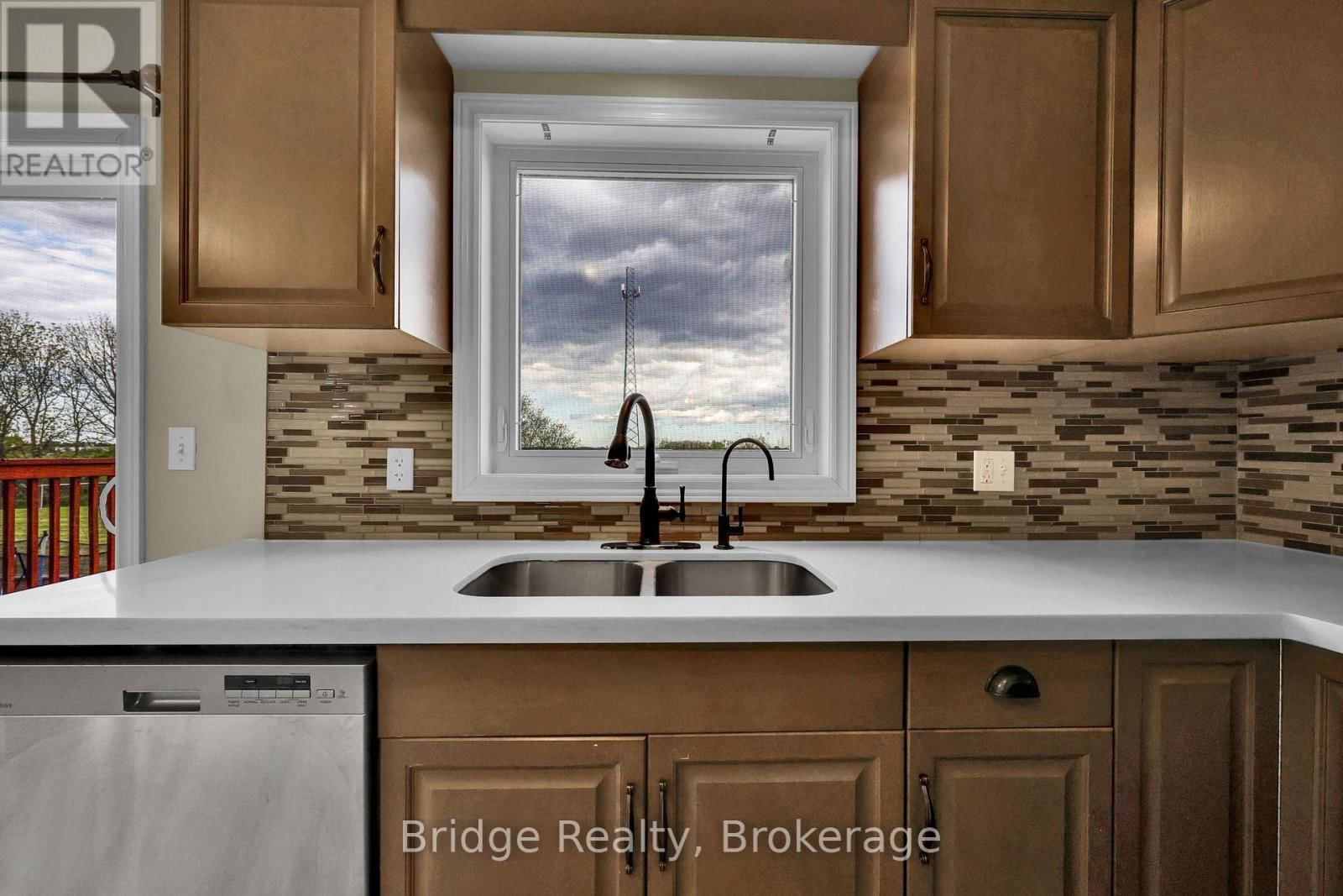 483 CHAMPLAIN AVENUE Image 14