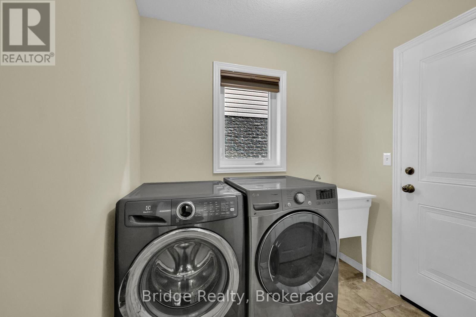 483 CHAMPLAIN AVENUE Image 16