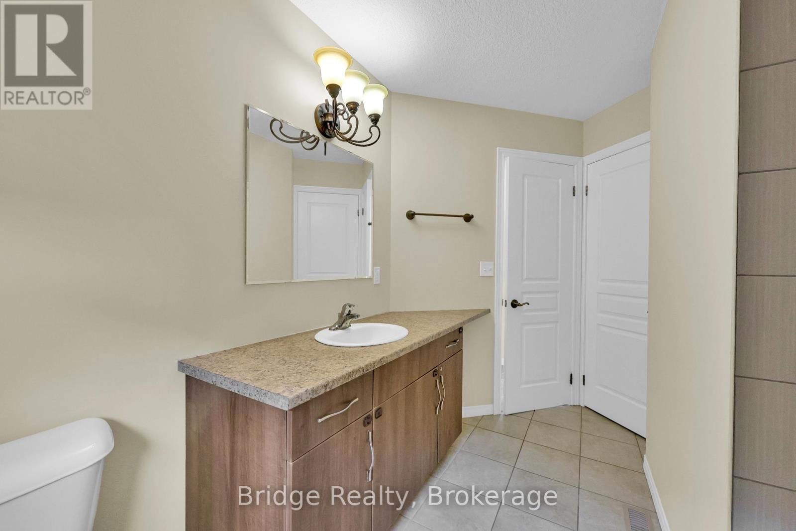 483 CHAMPLAIN AVENUE Image 31