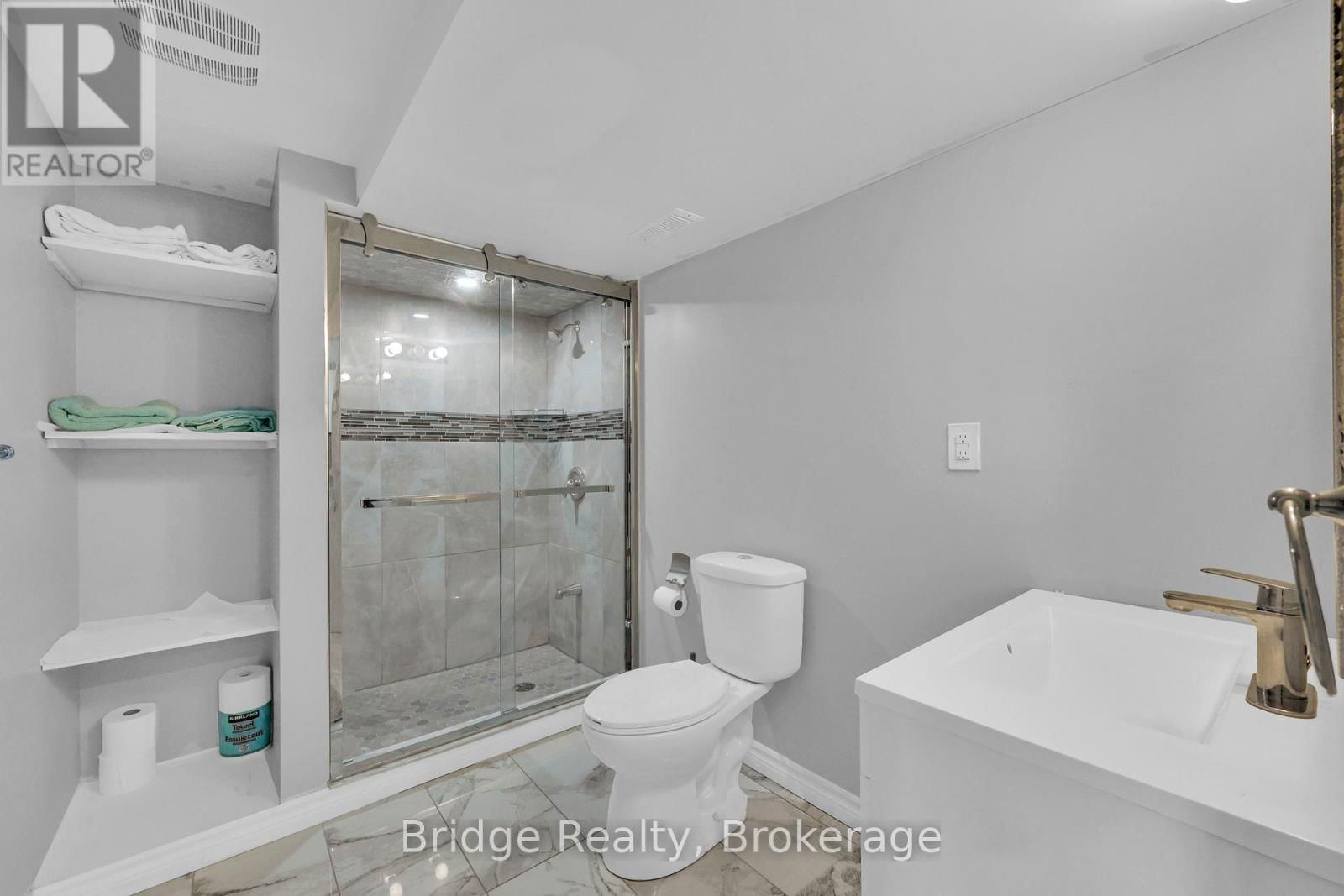 483 CHAMPLAIN AVENUE Image 37